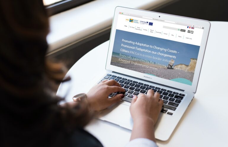 Multilingual website for a cross-border initiative.